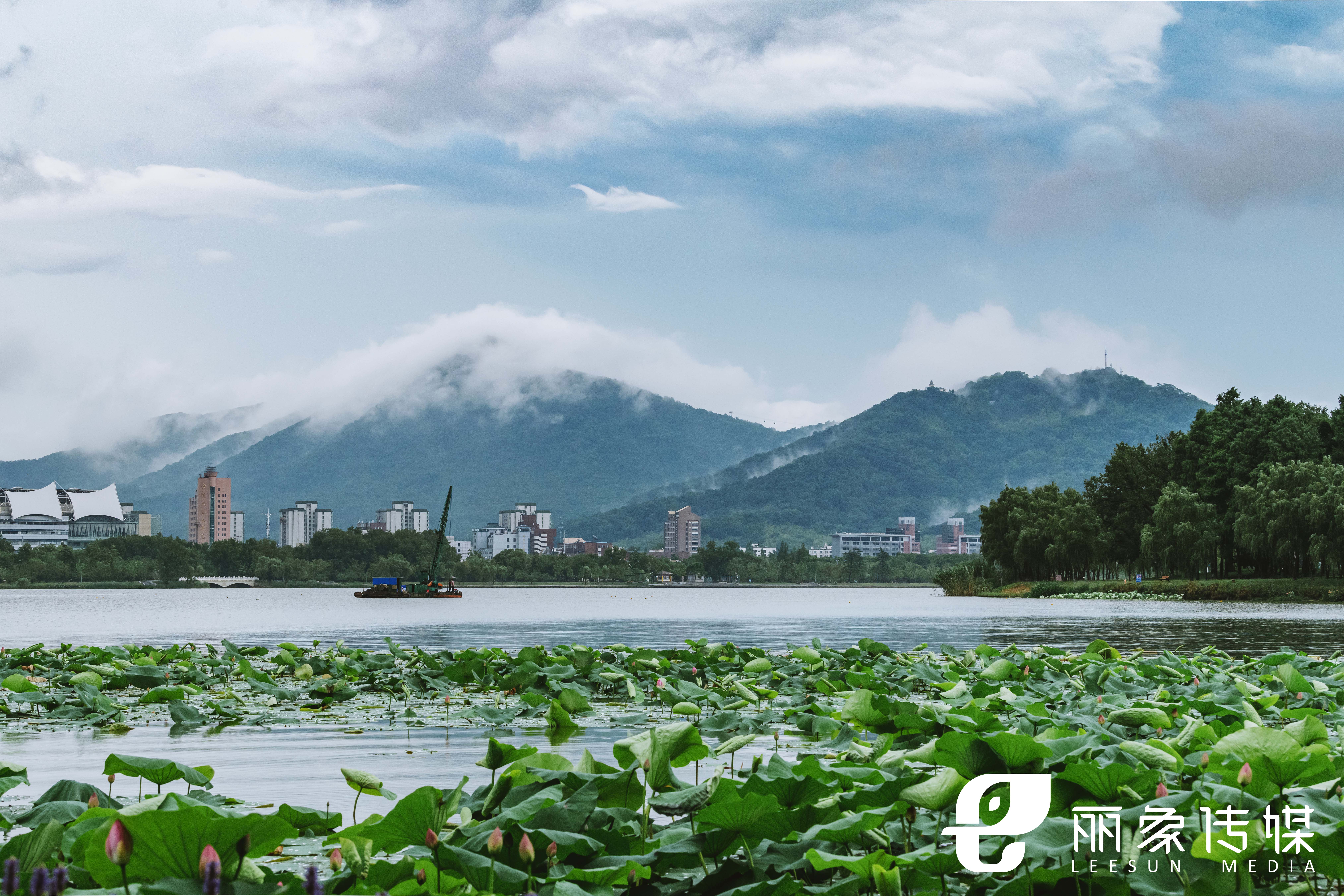 飞阅金陵|一城山色半城湖，六朝烟水入梦来